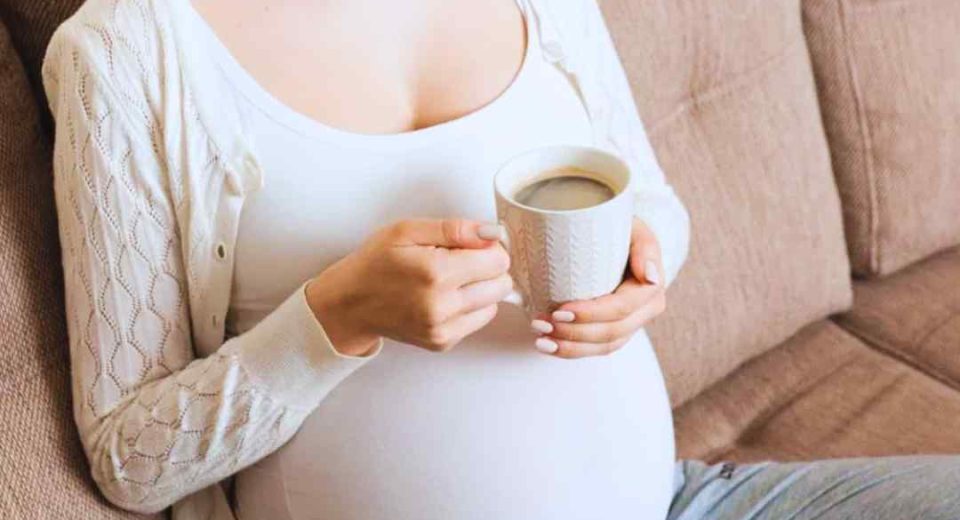 Is It Safe to Drink Coffee During Pregnancy in Tamil | கர்ப்பிணிகள் காஃபி குடிக்கலாமா? மருத்துவர்கள் சொல்வது என்ன?